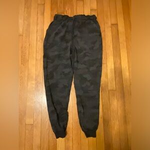 Lululemon camo print joggers